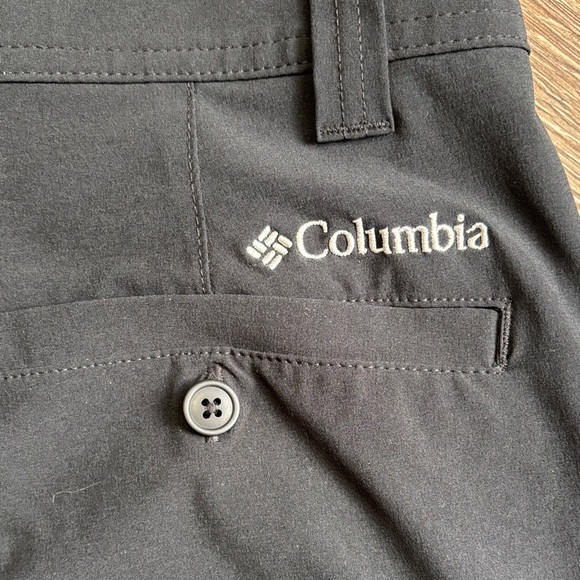Columbia Black Men's Hybrid Stretch Shorts - Picture 5 of 5